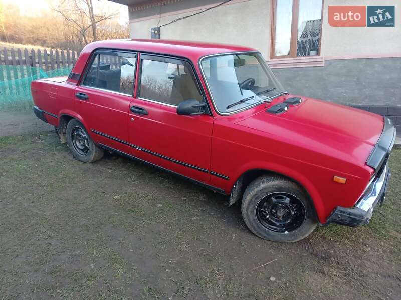 Седан ВАЗ / Lada 2107 1993 в Черновцах