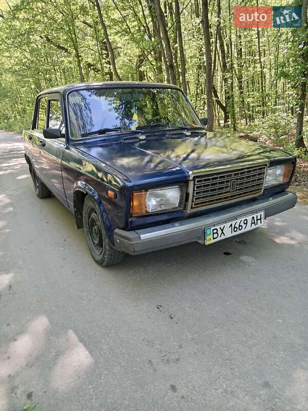 Седан ВАЗ 2107 2004 в 