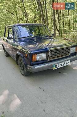 Седан ВАЗ 2107 2004 в 