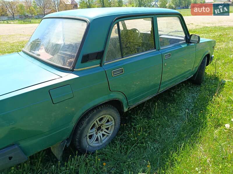 Седан ВАЗ / Lada 2107 2005 в Дубовом