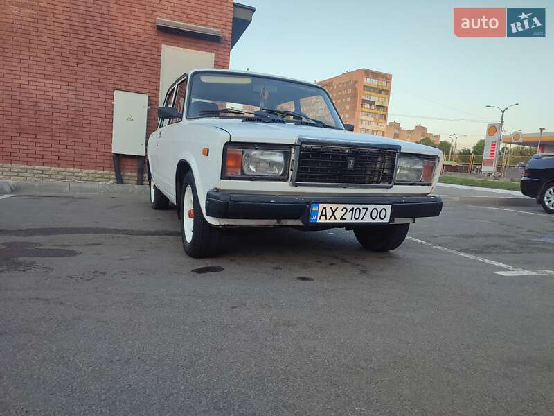 Седан ВАЗ 2107 1999 в 