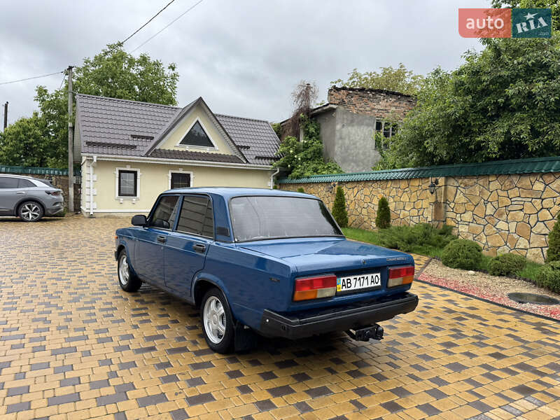Седан ВАЗ / Lada 2107 2004 в Могилів-Подільському