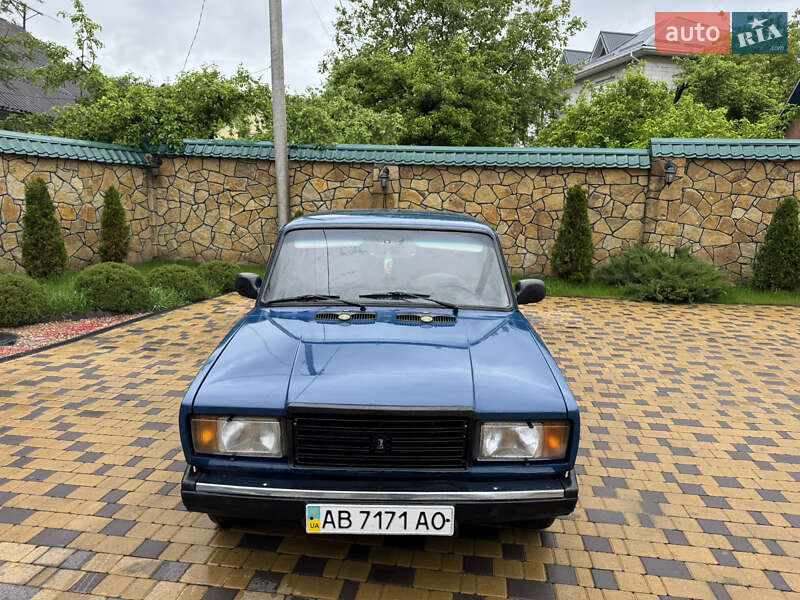 Седан ВАЗ / Lada 2107 2004 в Могилів-Подільському