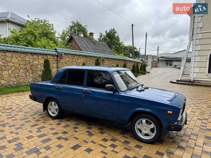 Седан ВАЗ / Lada 2107 2004 в Могилів-Подільському