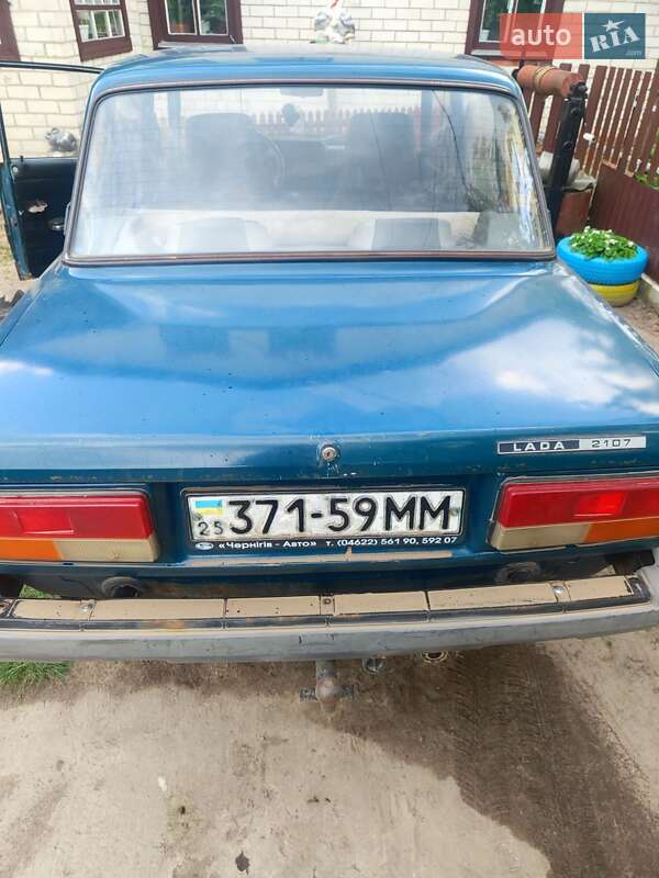 Седан ВАЗ 2107 2000 в 