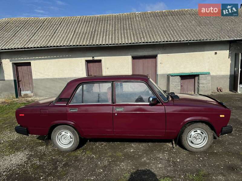 Седан ВАЗ / Lada 2107 2004 в Теребовле