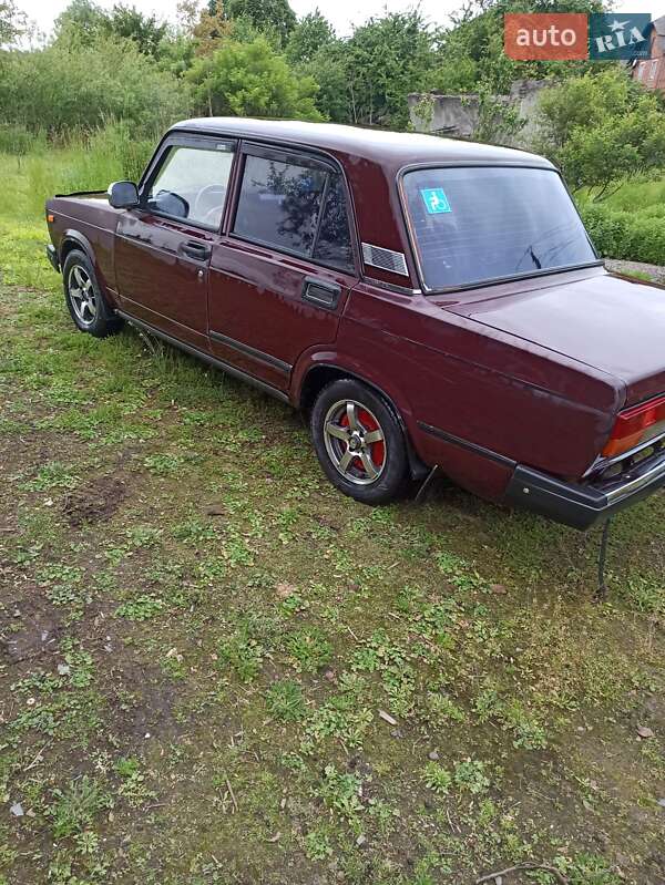 Седан ВАЗ / Lada 2107 2005 в Бурштыне