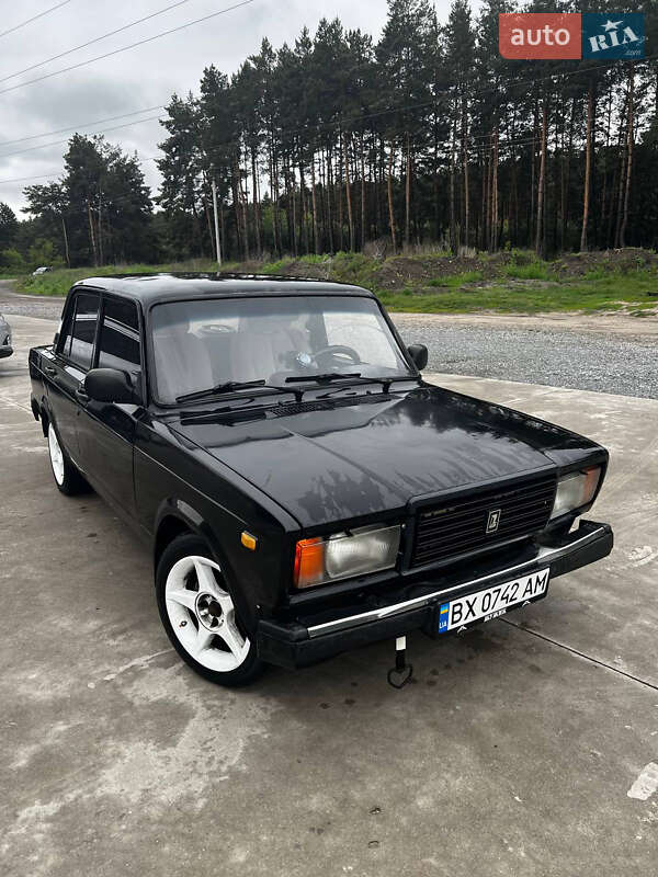 Седан ВАЗ / Lada 2107 2007 в Славуте
