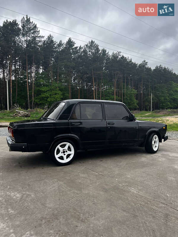 Седан ВАЗ / Lada 2107 2007 в Славуте