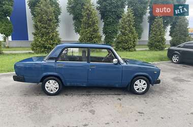 Седан ВАЗ 2107 2004 в 