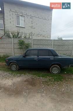 Седан ВАЗ 2107 2004 в 