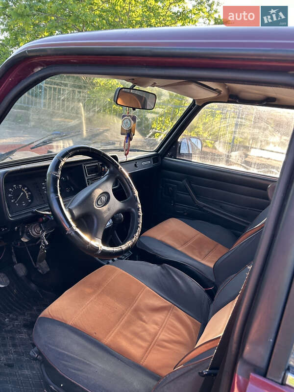 Седан ВАЗ / Lada 2107 2004 в Николаеве