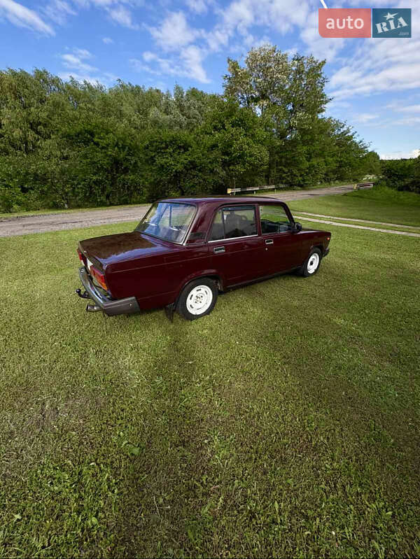 Седан ВАЗ / Lada 2107 2006 в Яготине