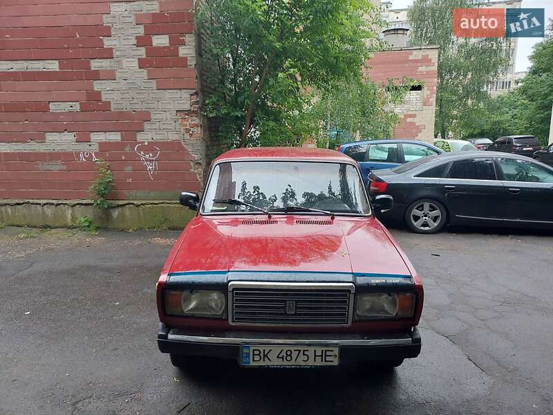 Седан ВАЗ / Lada 2107 1995 в Рівному