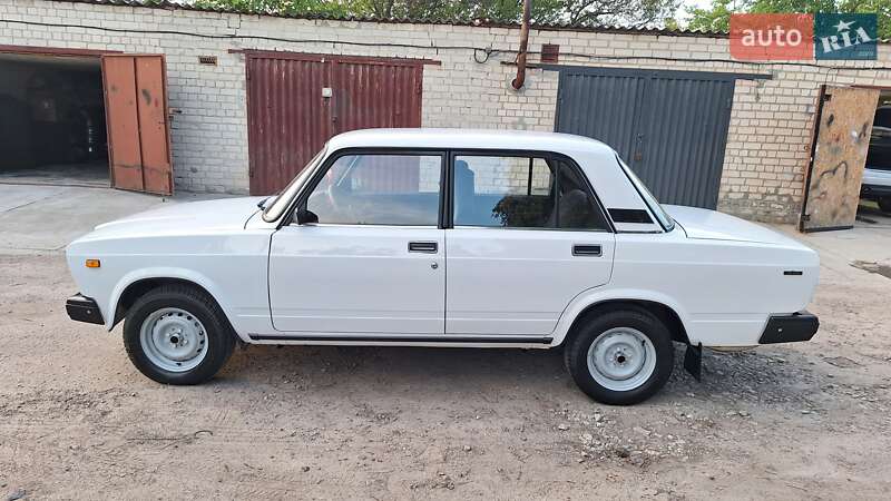 Седан ВАЗ / Lada 2107 2005 в Смілі