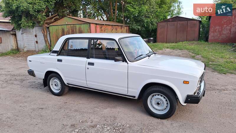 Седан ВАЗ / Lada 2107 2005 в Смілі