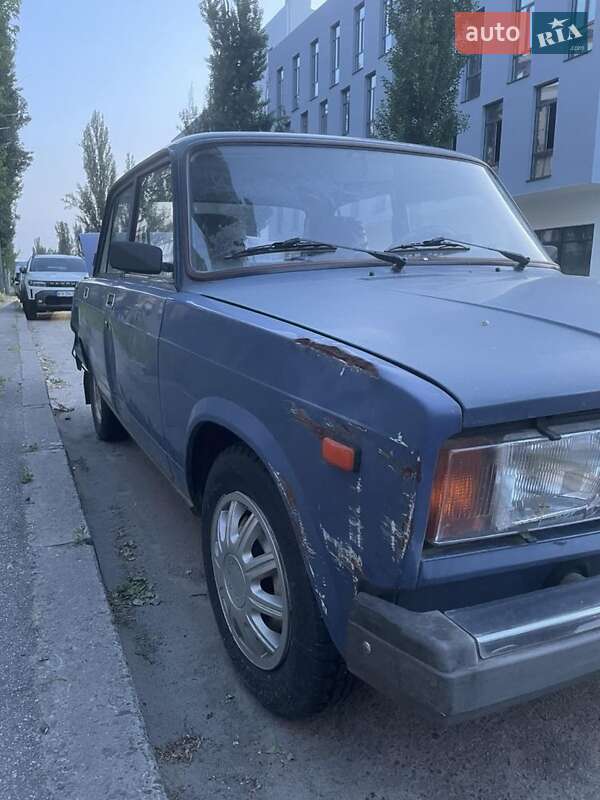 Седан ВАЗ / Lada 2107 2005 в Киеве