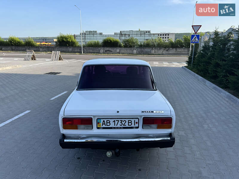 Седан ВАЗ / Lada 2107 2001 в Могилів-Подільському