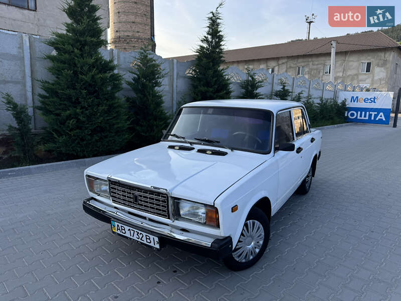Седан ВАЗ / Lada 2107 2001 в Могилів-Подільському