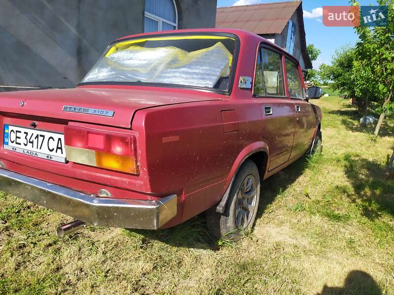 Седан ВАЗ / Lada 2107 1996 в Черновцах