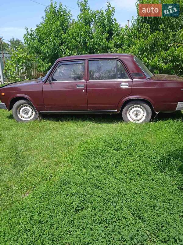 Седан ВАЗ / Lada 2107 2005 в Немирове