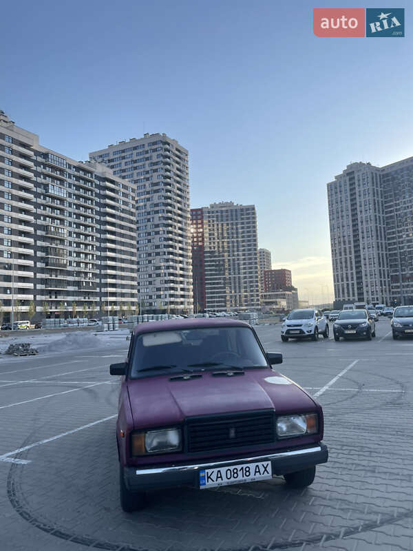Седан ВАЗ / Lada 2107 2002 в Киеве