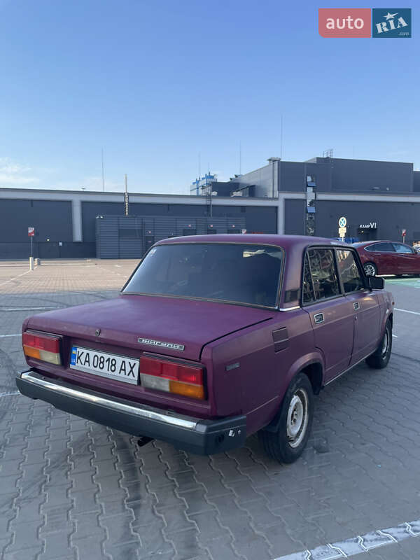Седан ВАЗ / Lada 2107 2002 в Киеве