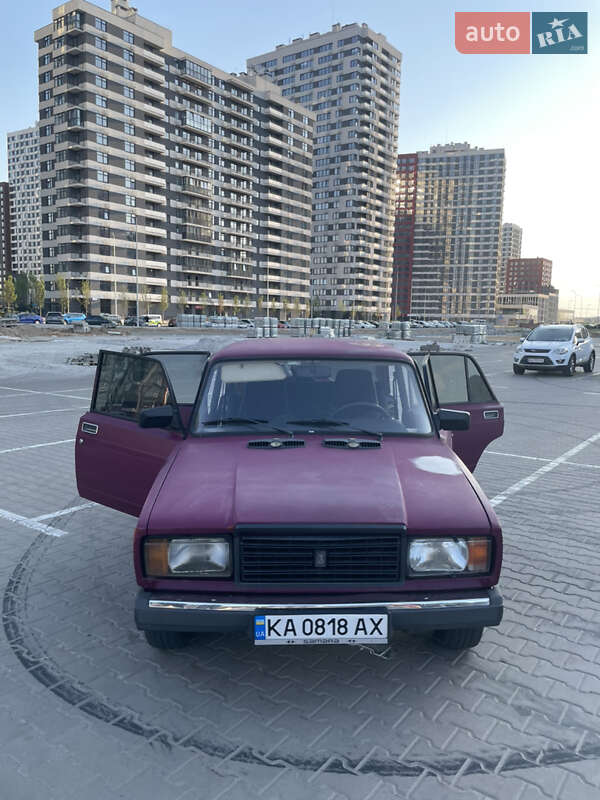 Седан ВАЗ / Lada 2107 2002 в Киеве
