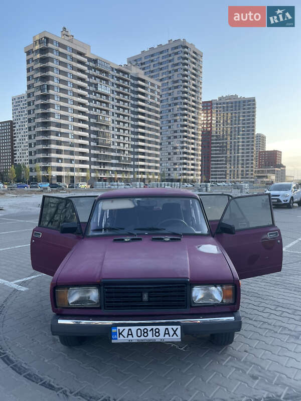 Седан ВАЗ / Lada 2107 2002 в Киеве
