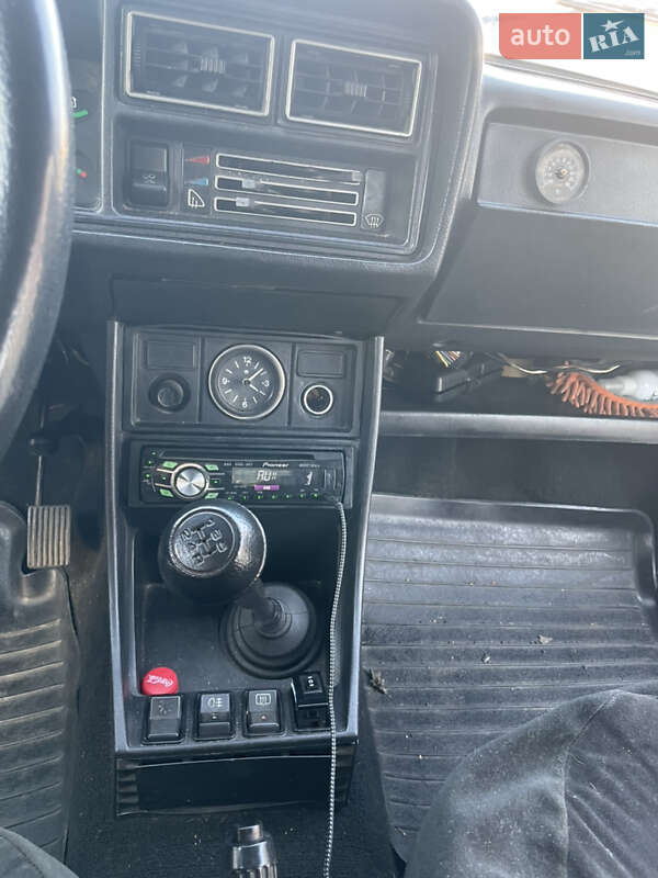 Седан ВАЗ / Lada 2107 2002 в Киеве