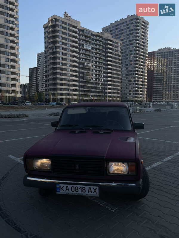 Седан ВАЗ / Lada 2107 2002 в Киеве