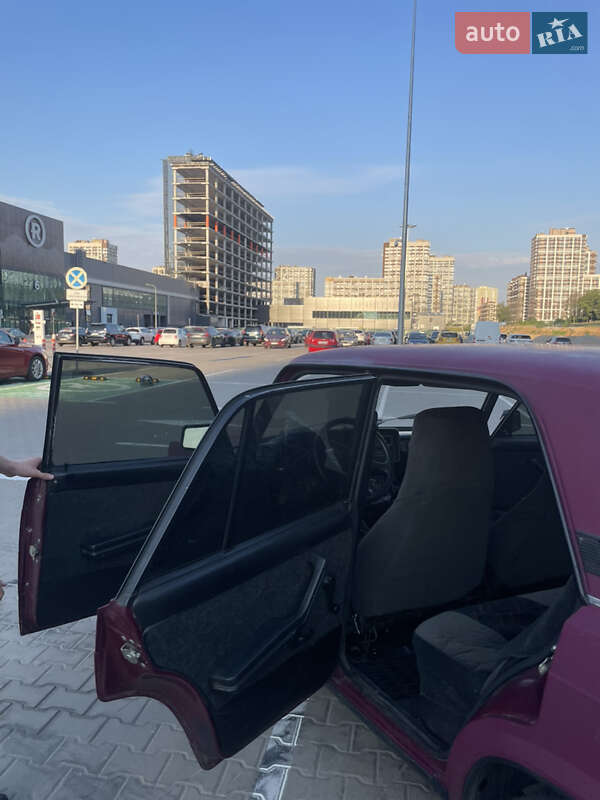 Седан ВАЗ / Lada 2107 2002 в Киеве