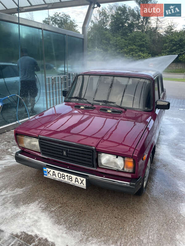 Седан ВАЗ / Lada 2107 2002 в Киеве