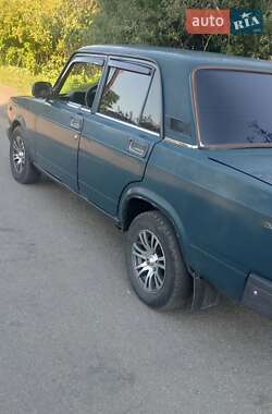 Седан ВАЗ 2107 2004 в 