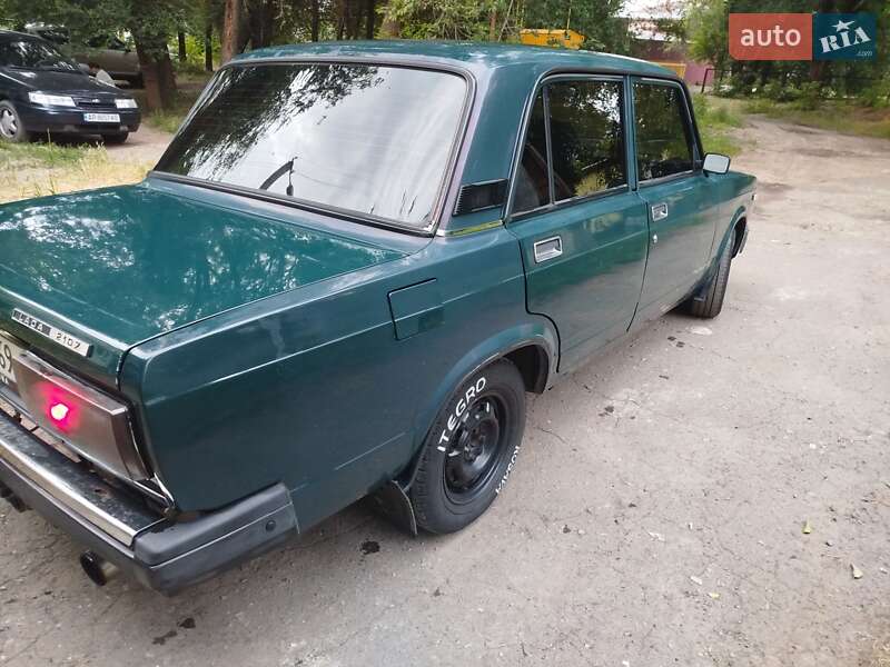 Седан ВАЗ / Lada 2107 2005 в Новомиколаївці