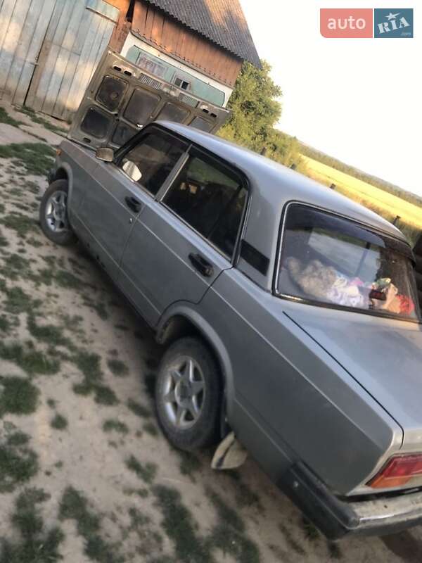 Седан ВАЗ / Lada 2107 2007 в Сторожинце