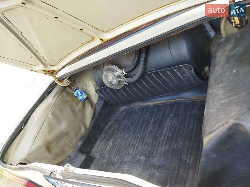 Седан ВАЗ / Lada 2107 1990 в Синельниково