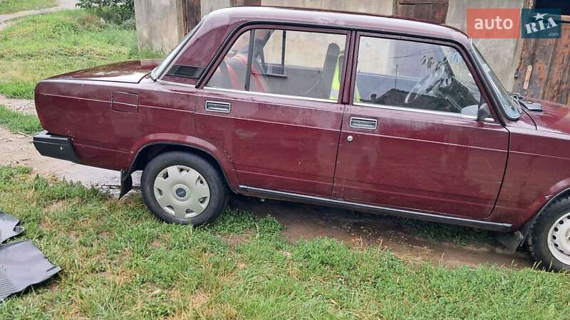 Седан ВАЗ / Lada 2107 2006 в Толстом