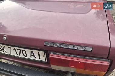 Седан ВАЗ 2107 2004 в 
