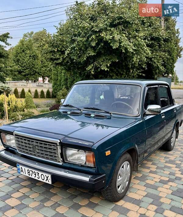 Седан ВАЗ 2107 2004 в 