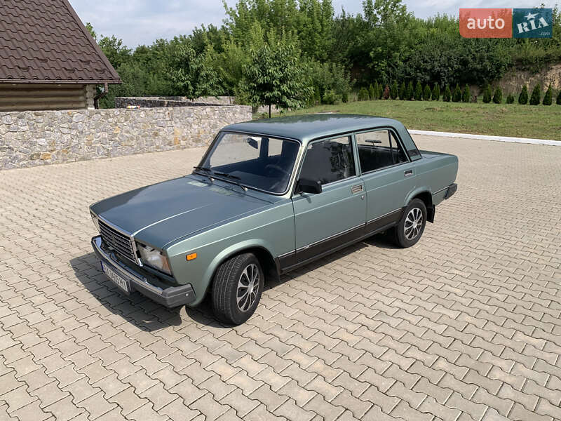 Седан ВАЗ / Lada 2107 2006 в Калиновке
