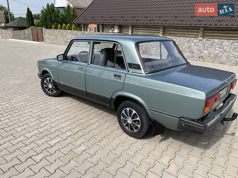 Седан ВАЗ / Lada 2107 2006 в Калиновке