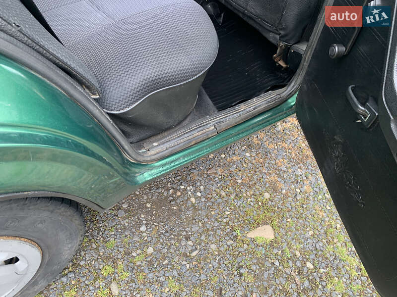 Седан ВАЗ / Lada 2107 2004 в Сваляве