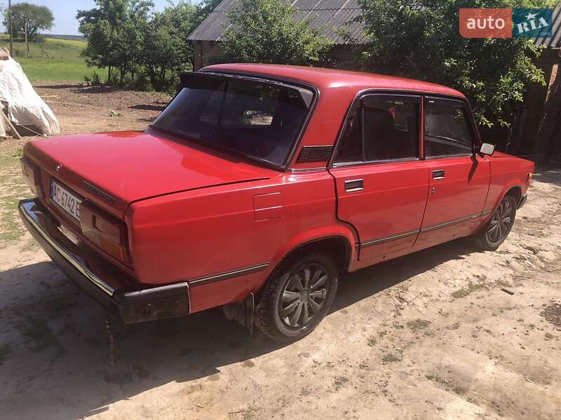 Седан ВАЗ / Lada 2107 1990 в Локачах