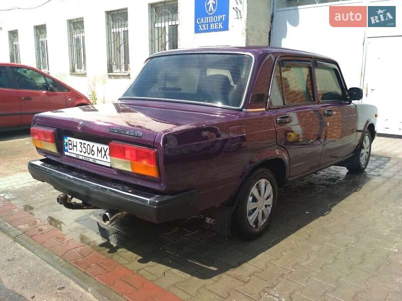Седан ВАЗ / Lada 2107 2004 в Одессе