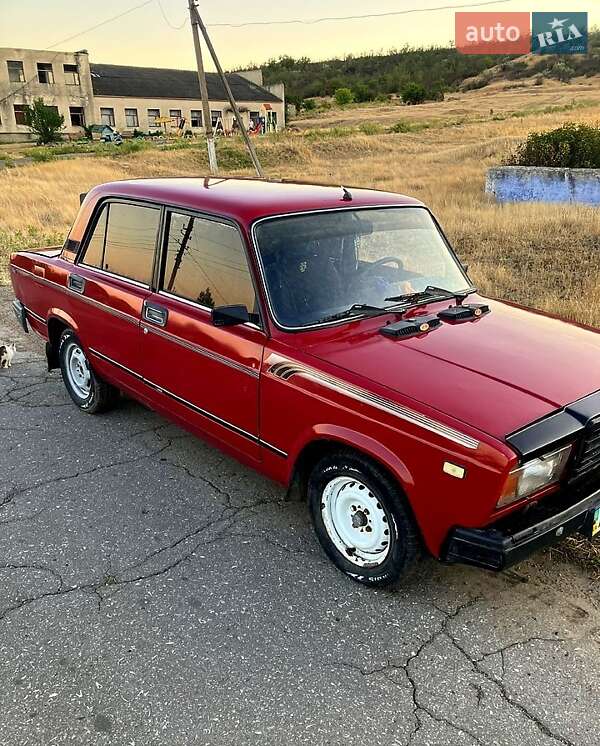 Седан ВАЗ / Lada 2107 2000 в Одессе