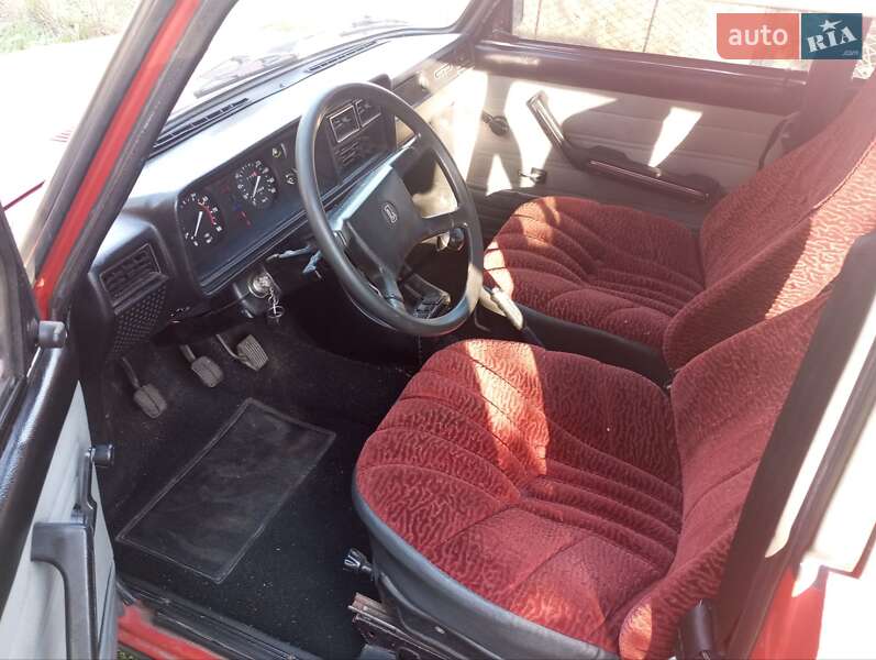 Седан ВАЗ / Lada 2107 1990 в Житомире