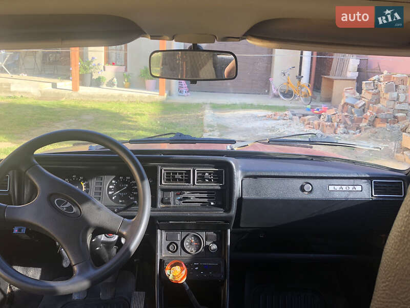 Седан ВАЗ / Lada 2107 2005 в Сторожинце