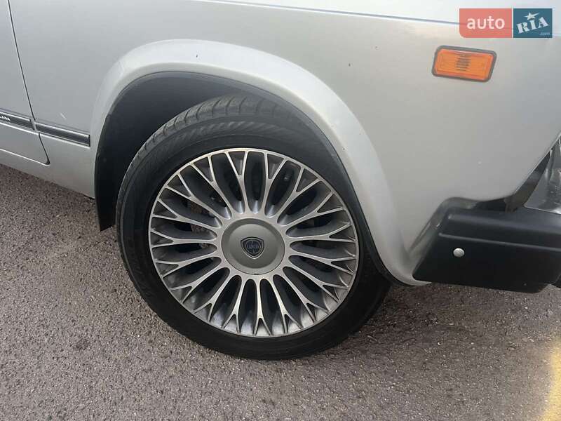 Седан ВАЗ / Lada 2107 2010 в Кривом Роге