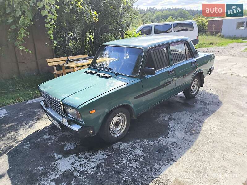 Седан ВАЗ / Lada 2107 2004 в Белой Церкви